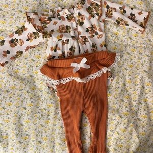 NWOT Daisy Fuentes Floral Lace Ribbed Set